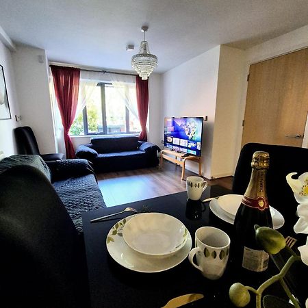 Explore London: 2 Bedroom House In Wood Green Eksteriør billede