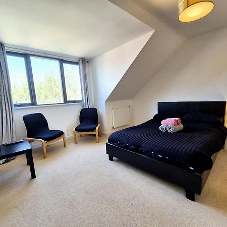Explore London: 2 Bedroom House In Wood Green Eksteriør billede