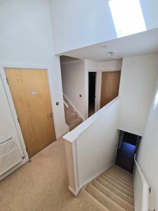 Explore London: 2 Bedroom House In Wood Green Eksteriør billede