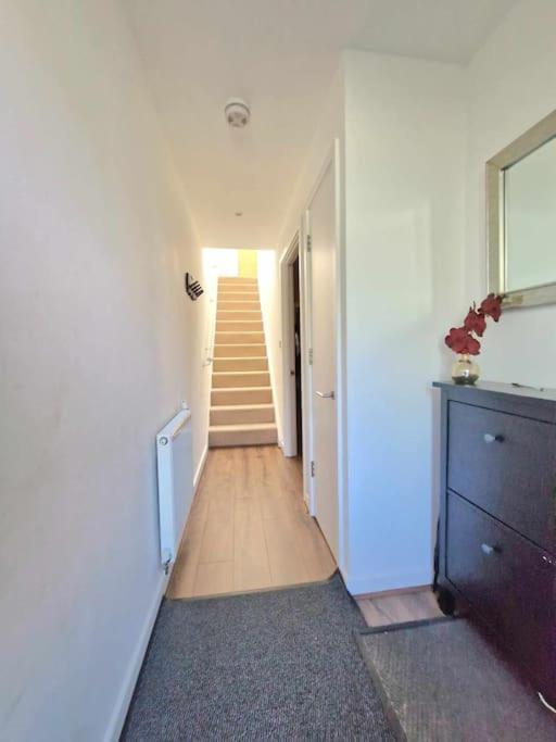 Explore London: 2 Bedroom House In Wood Green Eksteriør billede