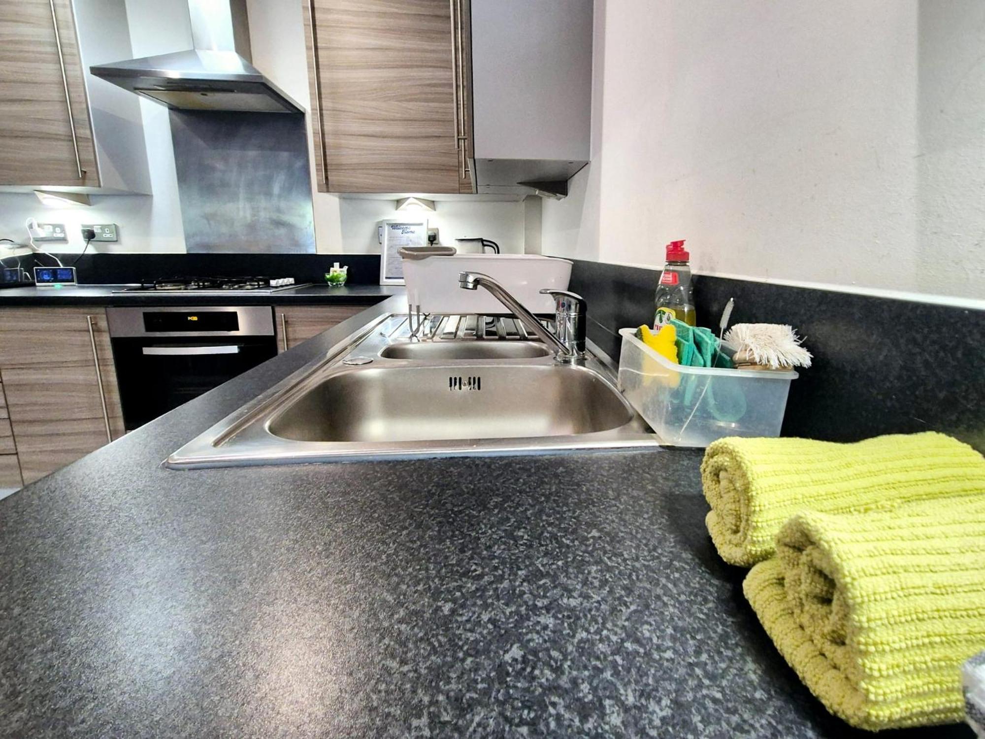 Explore London: 2 Bedroom House In Wood Green Eksteriør billede