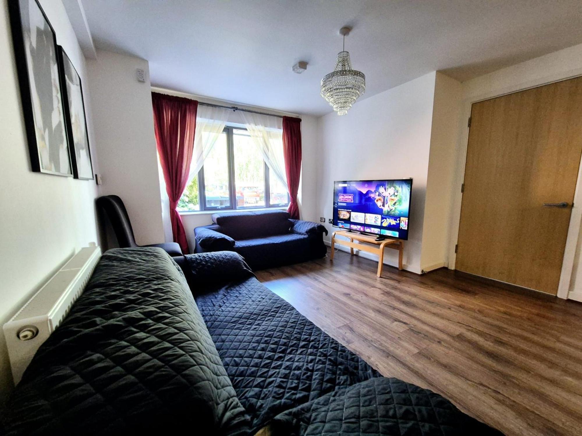 Explore London: 2 Bedroom House In Wood Green Eksteriør billede