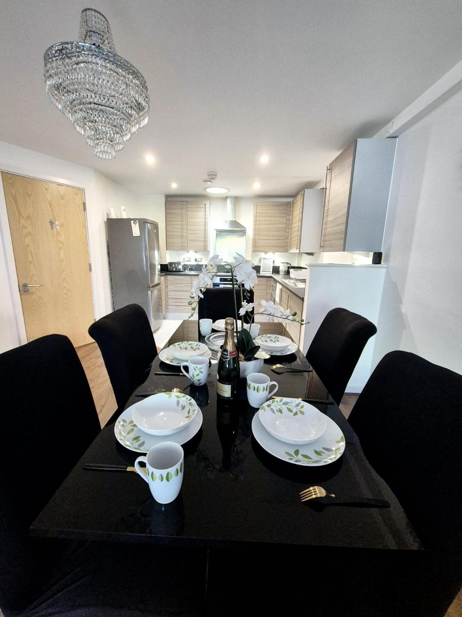 Explore London: 2 Bedroom House In Wood Green Eksteriør billede