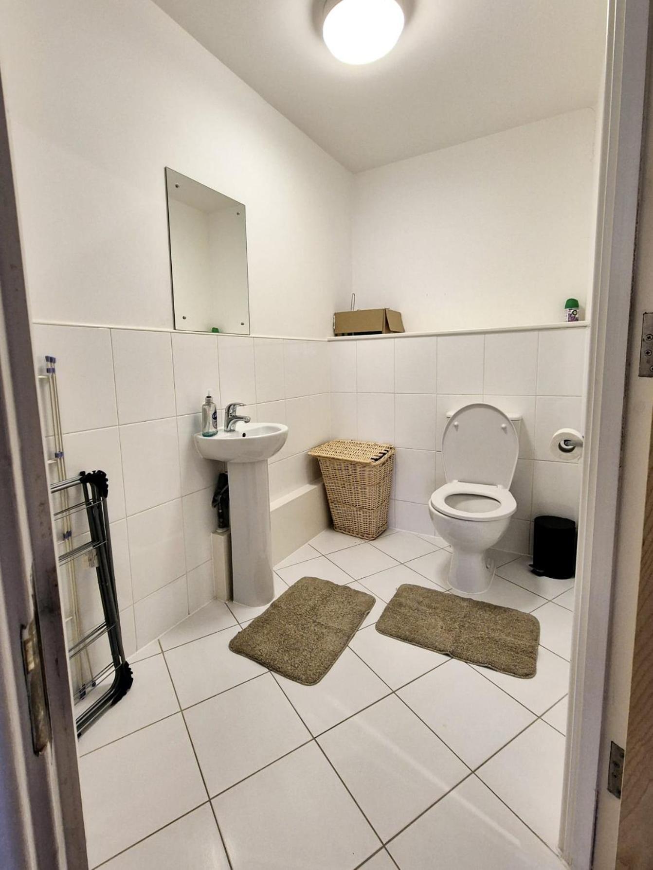 Explore London: 2 Bedroom House In Wood Green Eksteriør billede
