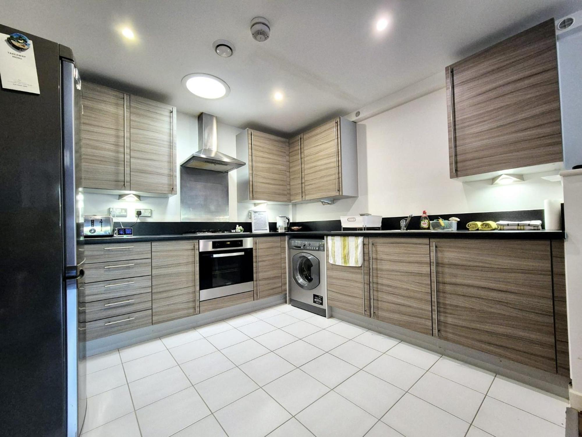 Explore London: 2 Bedroom House In Wood Green Eksteriør billede
