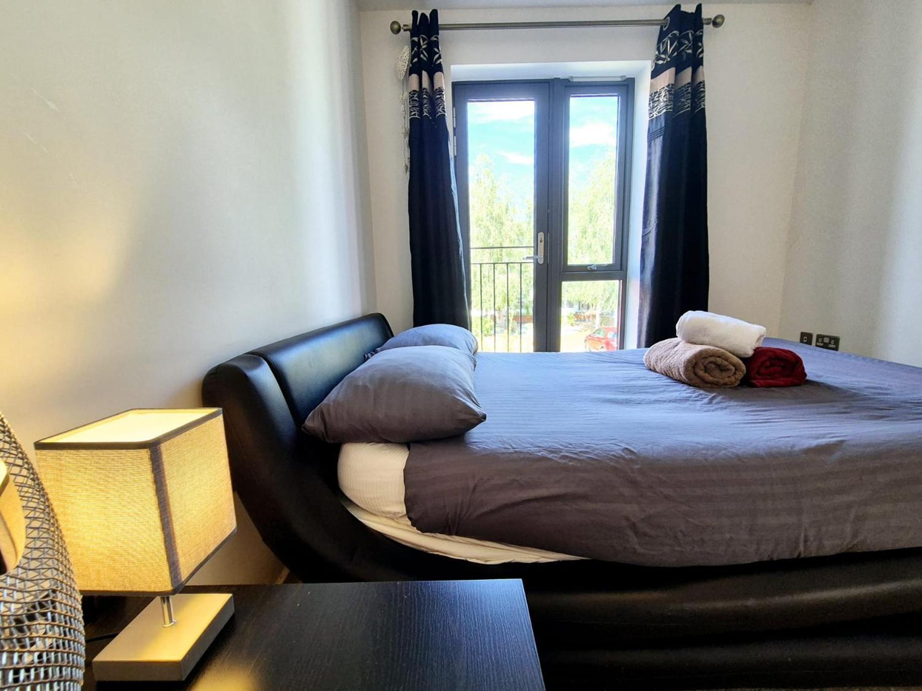 Explore London: 2 Bedroom House In Wood Green Eksteriør billede
